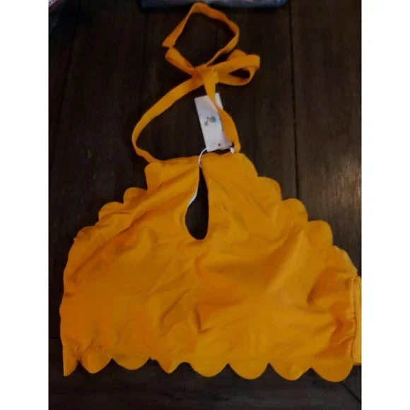 Yellow Scallop Bikini Top with Floral Bottom - Picture 7 of 10